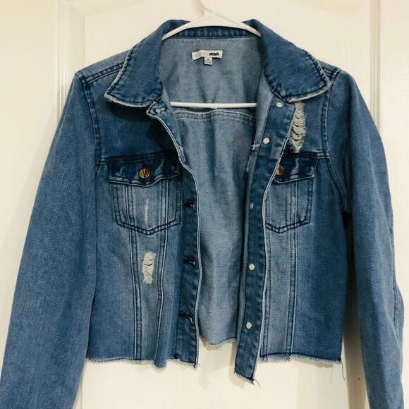 Fashion Nova Womens Denim Jacket Distressed Cut Raw‎ Hem Front Pockets Medium - Picture 3 of 6